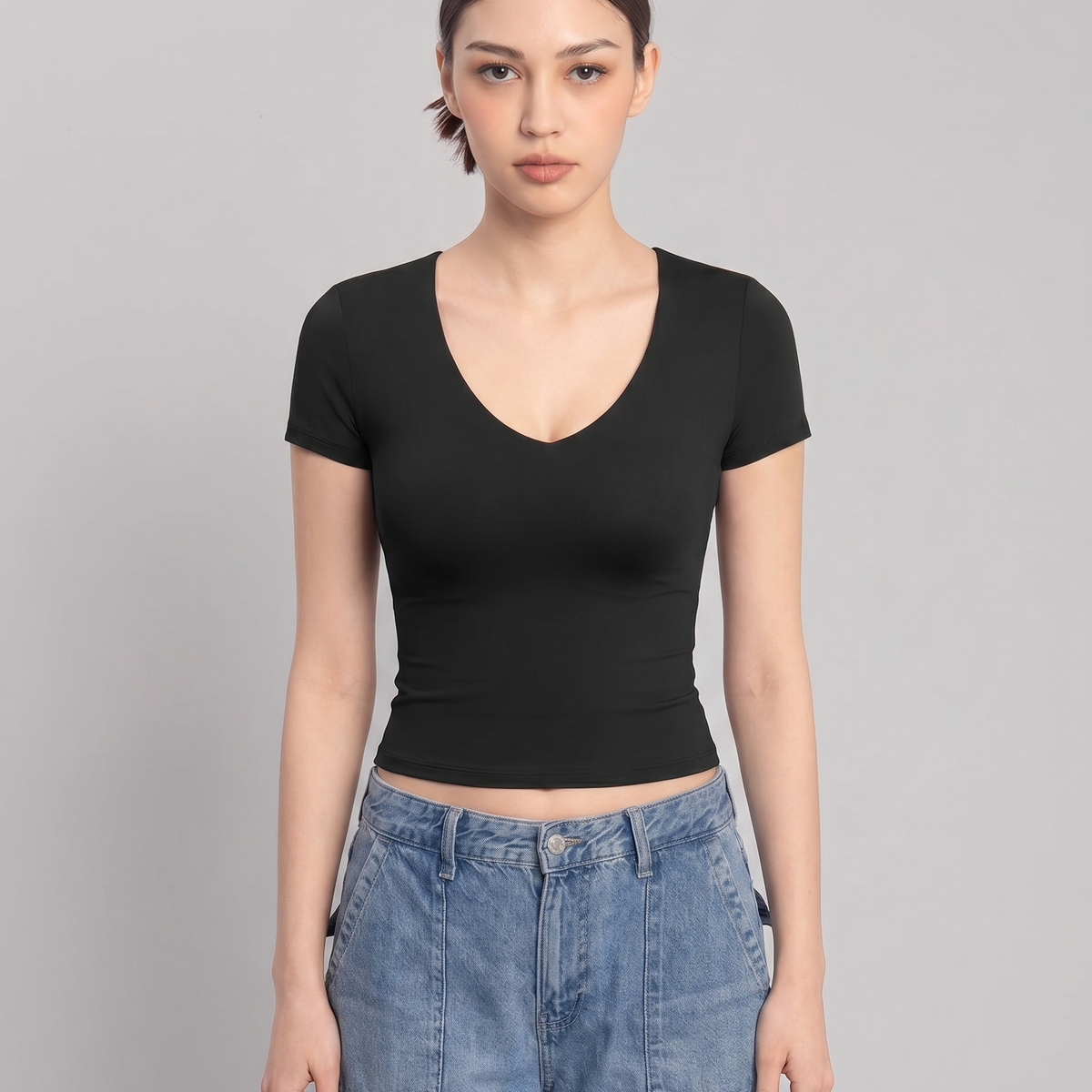 Das Liora V-Ausschnitt-T-Shirt