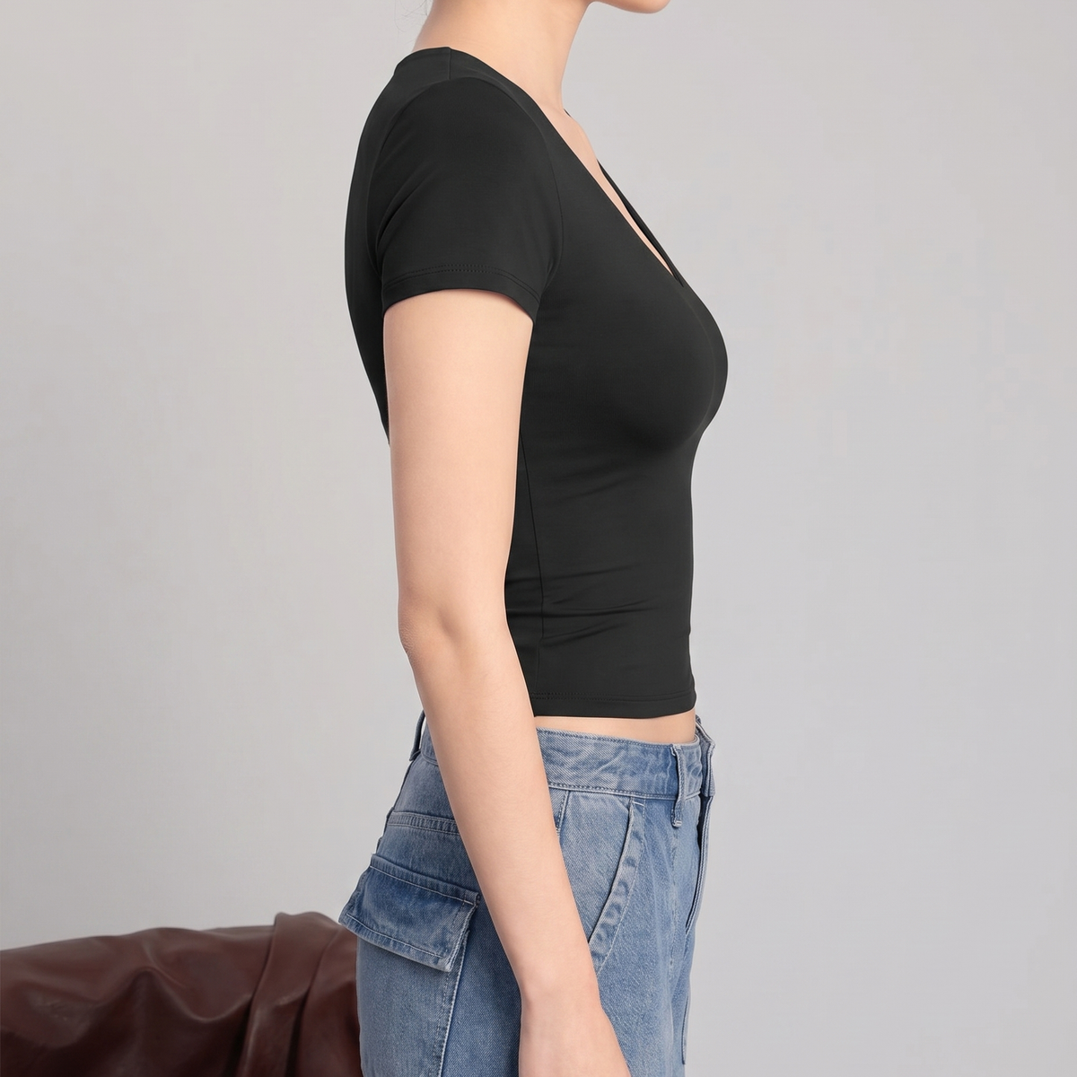 Das Liora V-Ausschnitt-T-Shirt